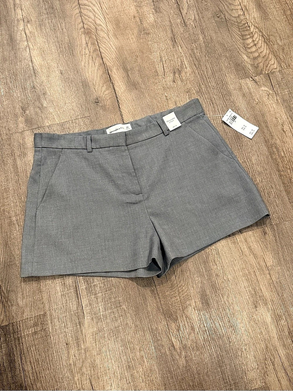 Abercrombie & Fitch Mid Rise Tailored Short